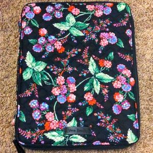 Barely Used Vera Bradley 12x10 Portfolio in "Winter Berry" Retired Pattern